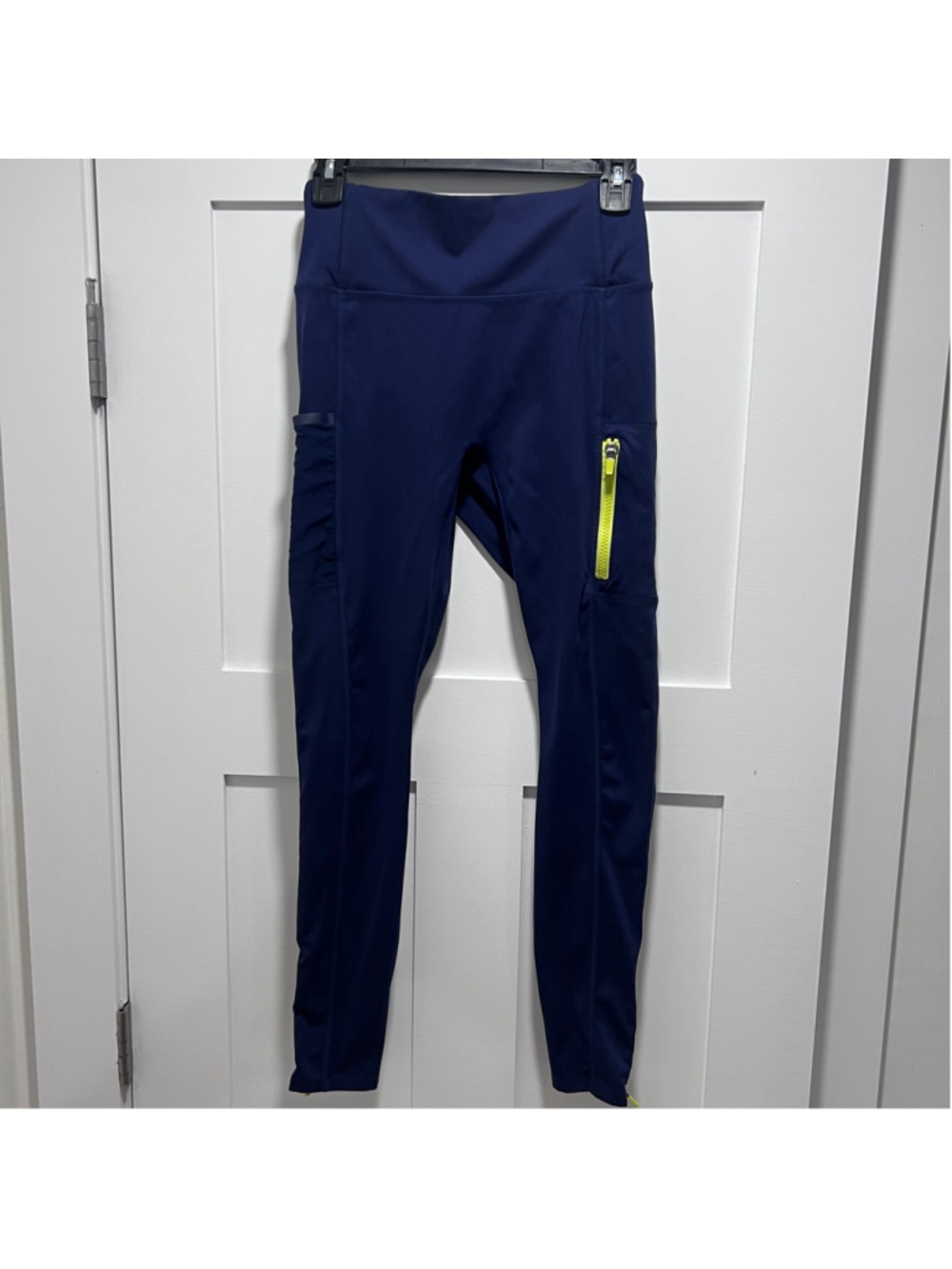 Fabletics Navy Blue Active Leggings – Size Medium – Neon Zipper Accents
